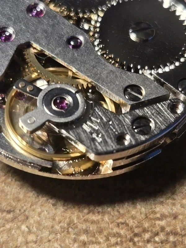 NOS S.G.T. 200 E4 Manual Movement – Swiss Made – 17 Jewels – Date – Small Seconds – 23.5 mm