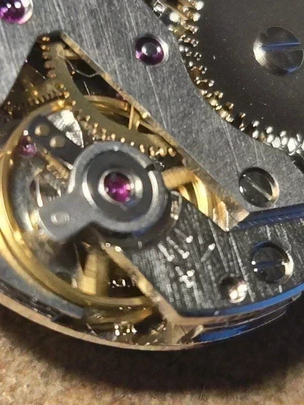 NOS S.G.T. 200 E4 Manual Movement – Swiss Made – 17 Jewels – Date – Small Seconds – 23.5 mm