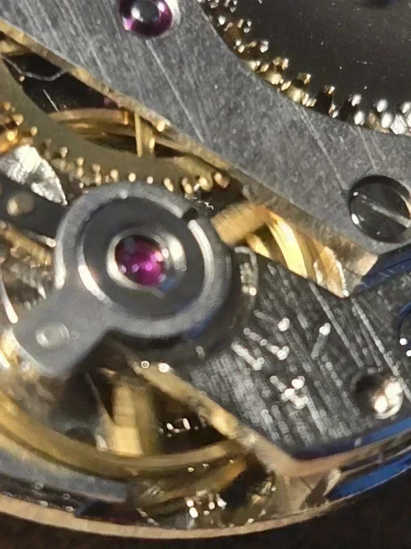 NOS S.G.T. 200 E4 Manual Movement – Swiss Made – 17 Jewels – Date – Small Seconds – 23.5 mm