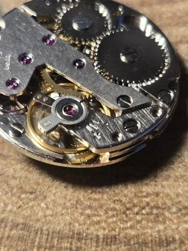 NOS S.G.T. 200 E4 Manual Movement – Swiss Made – 17 Jewels – Date – Small Seconds – 23.5 mm